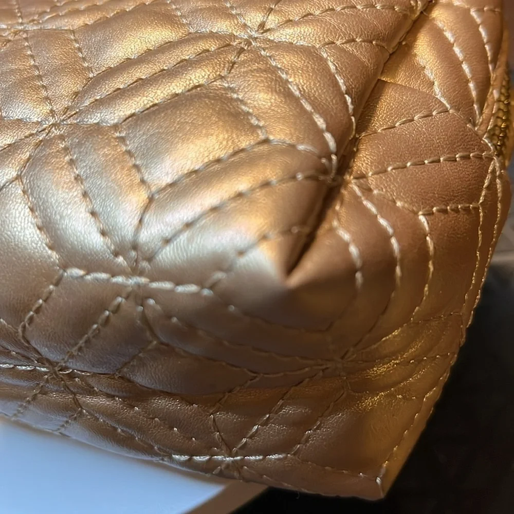Vince Camuto Cosmetic Bag & beauty organizer Quilted gold metallic Acrylic/gold